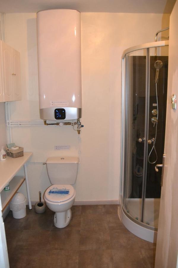 St Jean Du Gard : Spacious Apartment With Use Of Pool سان جان دو جارد المظهر الخارجي الصورة